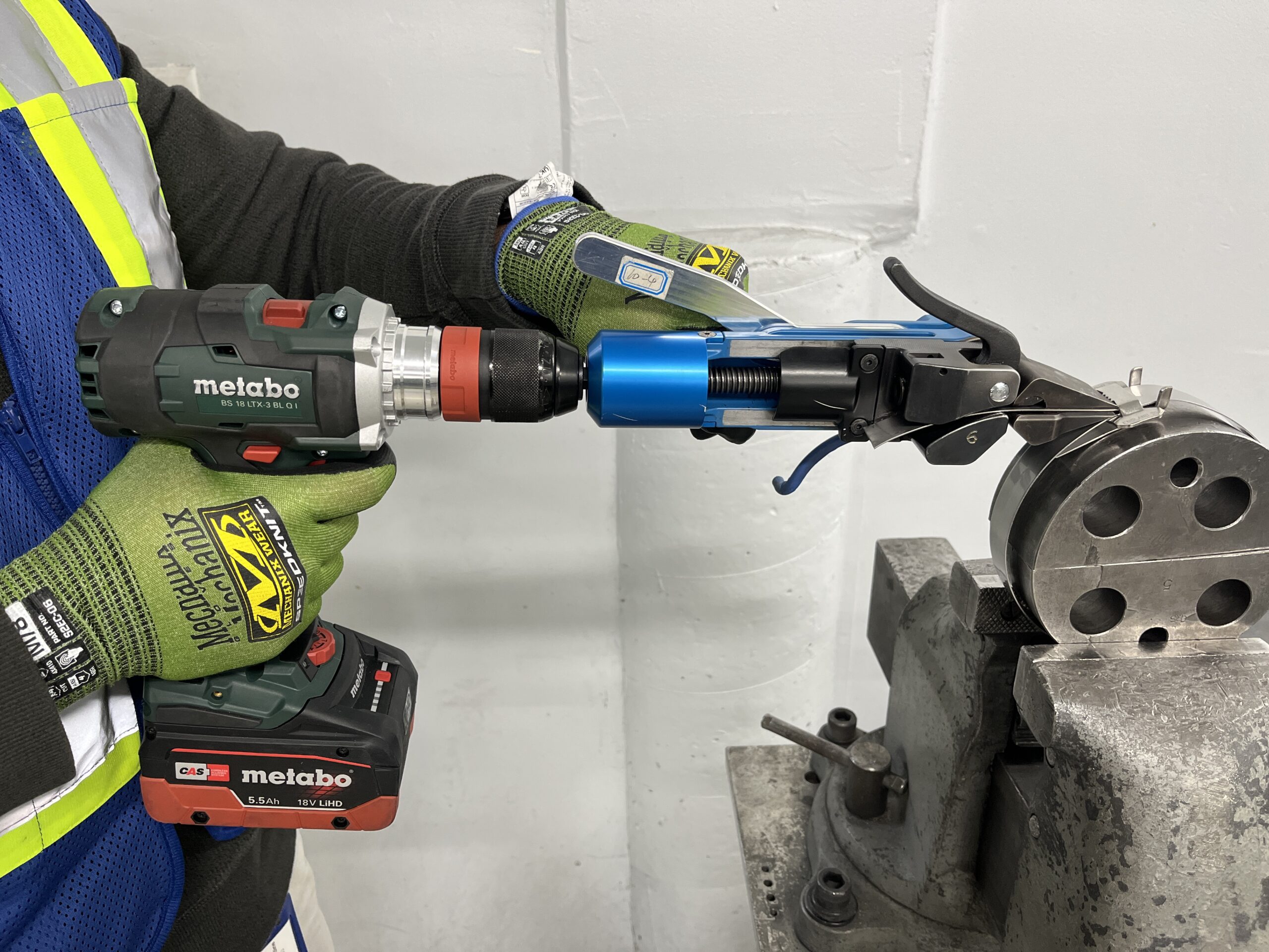 Drill Accessory Banding Tool Installation Guide Spanish